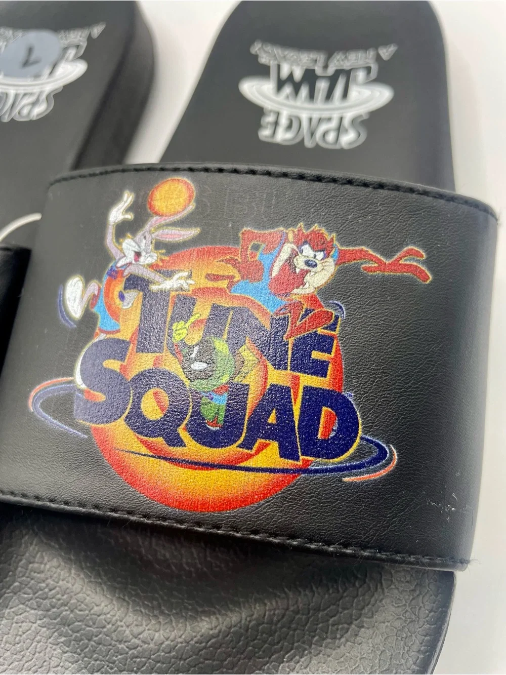 (Size 7/8) New Mens Space Jam Tune Squad Flip Flop Sandals !!
